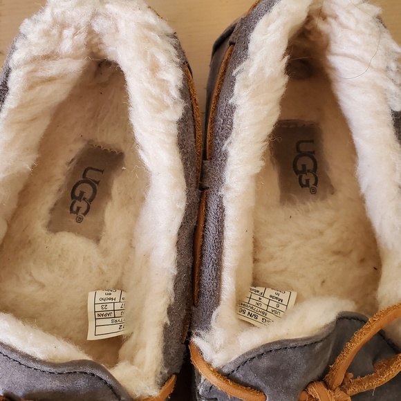UGG Dakota Moccasin Slippers In Grey Suede & Sherpa Lined Women's Size 6 - Picture 2 of 6